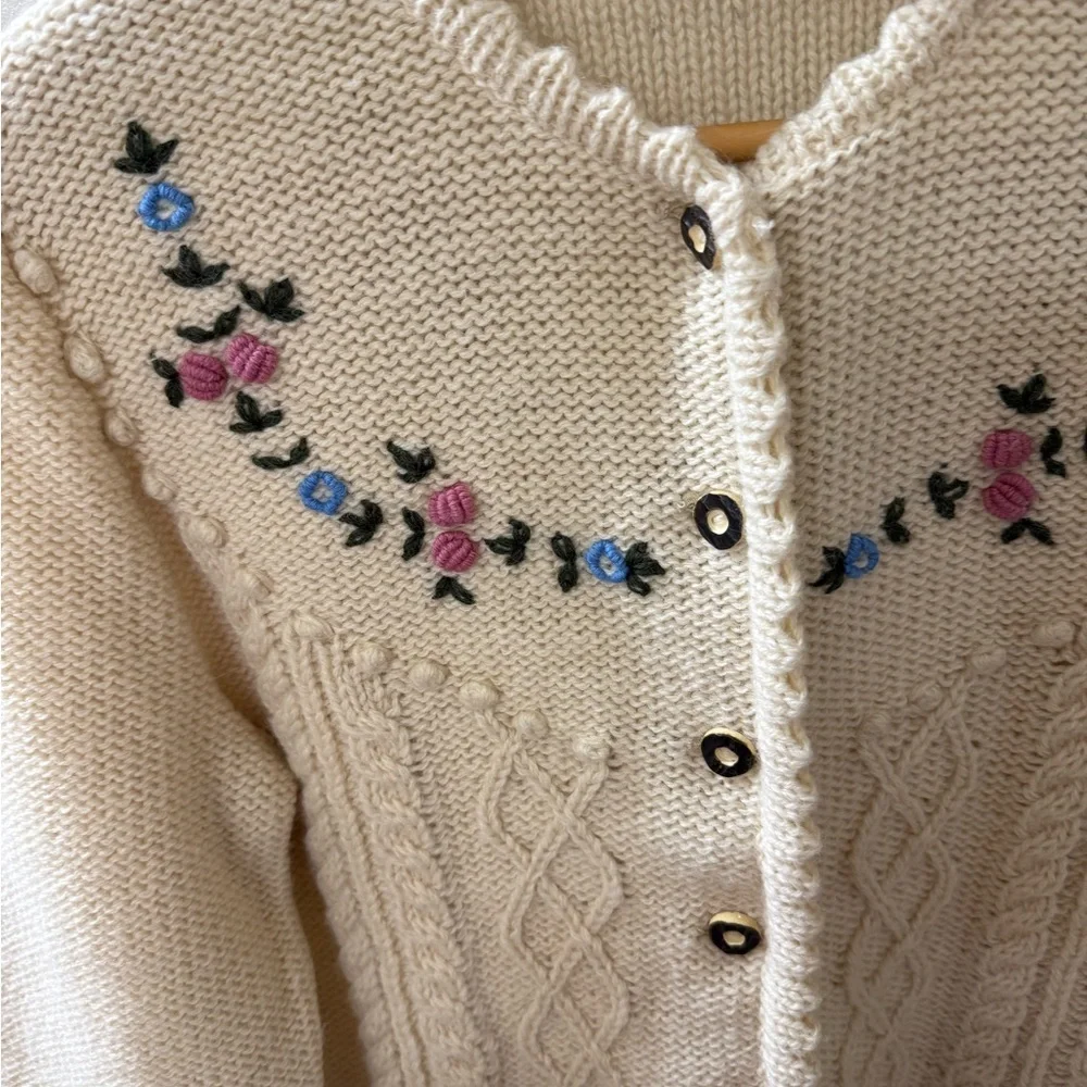 Vintage Tirol Giesswein Made in Austria Pure New Wool Sweater European Size 44 - Picture 4 of 6